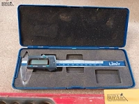 Lot 575 - waterpas en schuifmaat - afbeelding 2 van  4