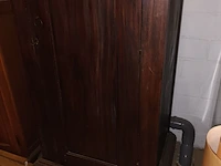 Lot 576 - massieve smalle kast - afbeelding 2 van  6