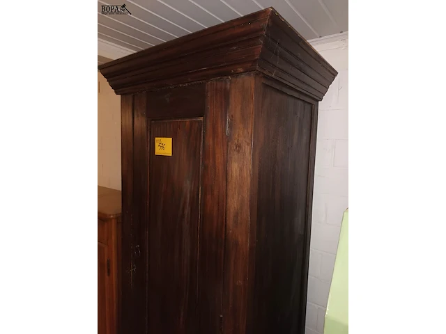 Lot 576 - massieve smalle kast - afbeelding 3 van  6