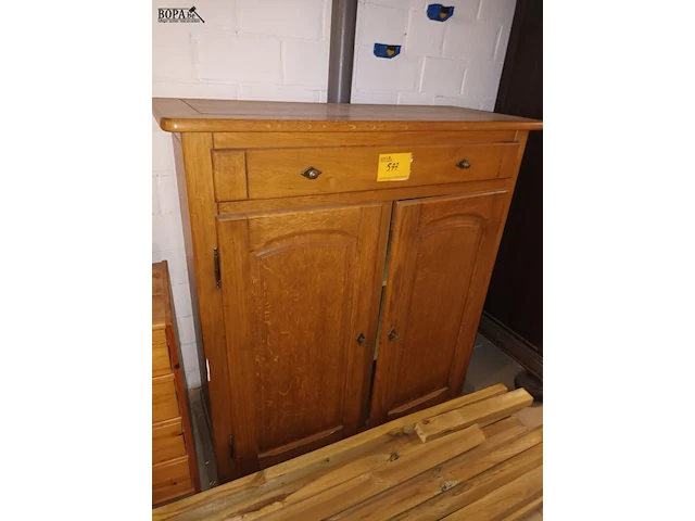Lot 577 - houten kast - afbeelding 1 van  3