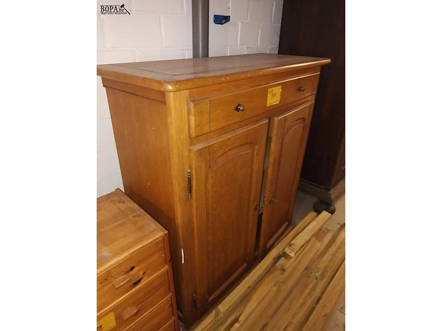 Lot 577 - houten kast - afbeelding 2 van  3