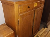 Lot 577 - houten kast - afbeelding 2 van  3