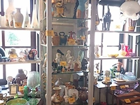 Lot 579 - vitrine rekken - afbeelding 2 van  3