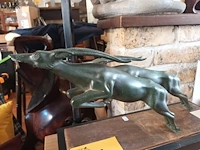 Lot 58 - antilopes op marmer - afbeelding 2 van  5