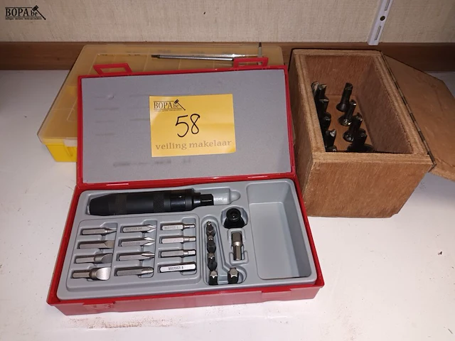 Lot 58 - bits en frezen - afbeelding 1 van  4