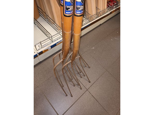 Lot 58 - greep met 3 tanden. 5 stuks - afbeelding 3 van  3