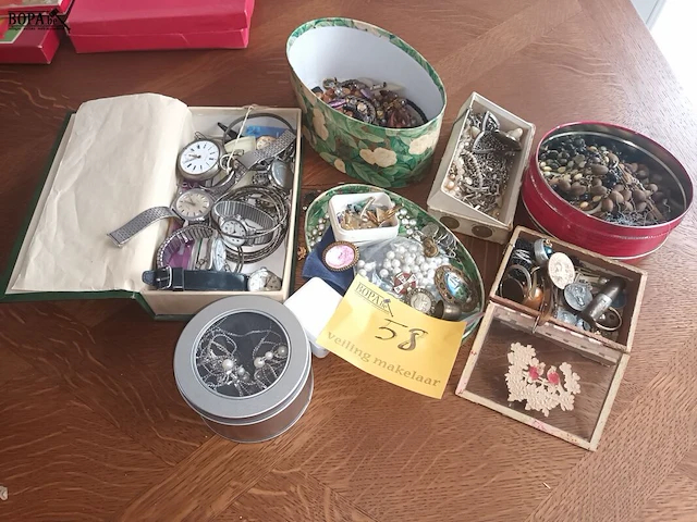Lot 58 - juwelen, horloges en devotie - afbeelding 1 van  7