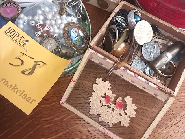 Lot 58 - juwelen, horloges en devotie - afbeelding 4 van  7
