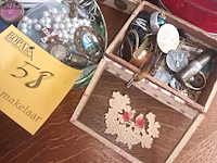 Lot 58 - juwelen, horloges en devotie - afbeelding 4 van  7