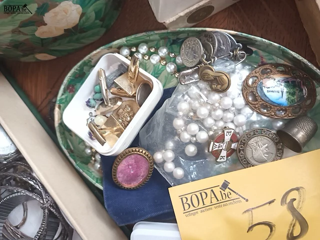 Lot 58 - juwelen, horloges en devotie - afbeelding 5 van  7