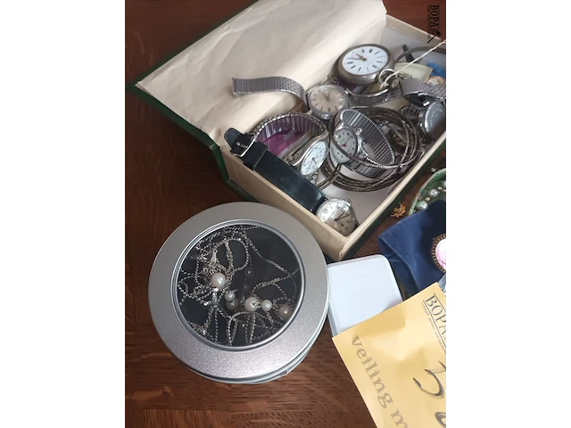 Lot 58 - juwelen, horloges en devotie - afbeelding 6 van  7