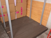 Lot 58 - kledingrek. 2 stuks - afbeelding 3 van  4