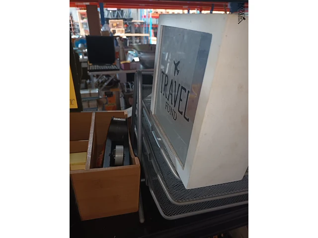 Lot 58 - lot kantoormateriaal - afbeelding 2 van  5