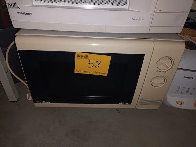 Lot 58 - microgolfoven moulinex - afbeelding 1 van  3