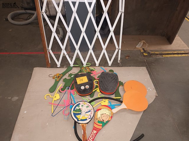 Lot 58 - speelgoed en kinderhekje - afbeelding 1 van  4