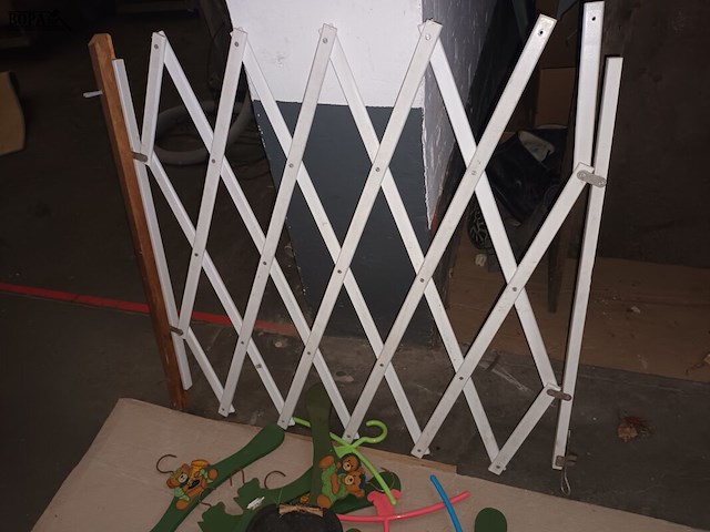 Lot 58 - speelgoed en kinderhekje - afbeelding 4 van  4