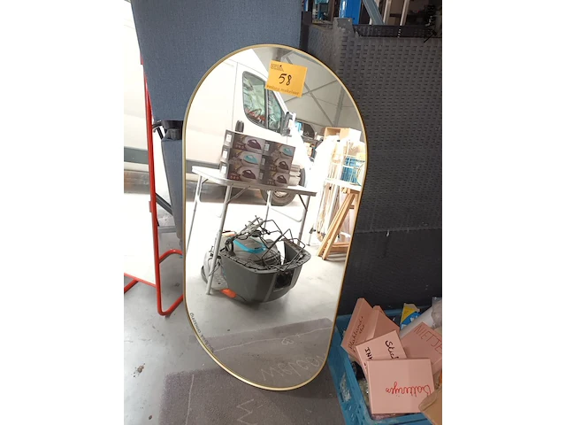 Lot 58 - spiegel ikea - afbeelding 1 van  3