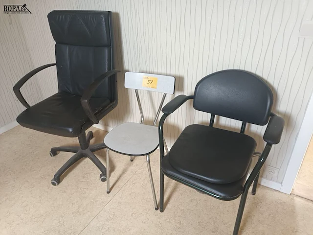 Lot 58 - stoelen. 3 stuks - afbeelding 1 van  4