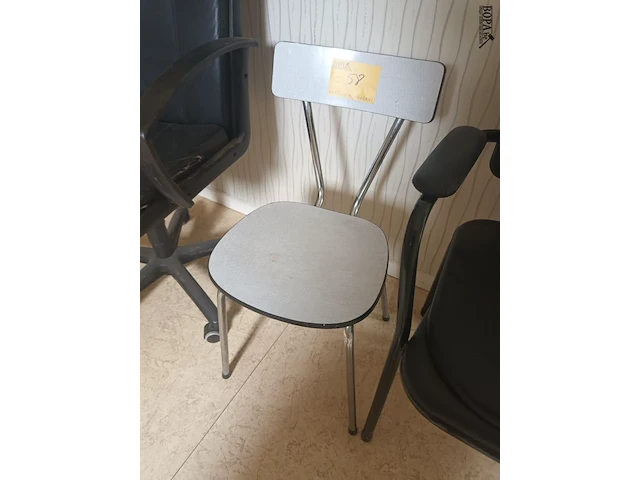 Lot 58 - stoelen. 3 stuks - afbeelding 3 van  4