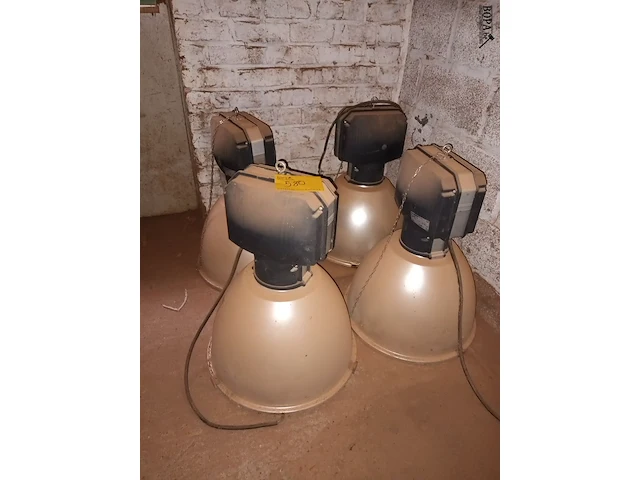 Lot 580 - industriële plafondlampen. 4 stuks - afbeelding 2 van  5