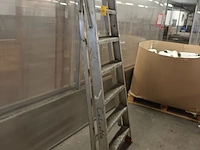 Lot 581 - trapladder - afbeelding 2 van  3