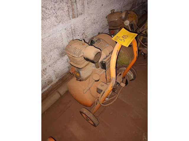 Lot 583 - compressor kaeser - afbeelding 2 van  3