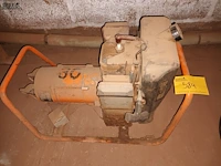 Lot 584 - benzine generator bosch - afbeelding 1 van  4