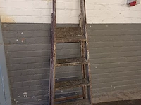 Lot 585 - trapladder - afbeelding 1 van  3