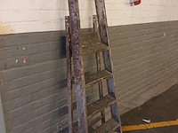 Lot 585 - trapladder - afbeelding 2 van  3