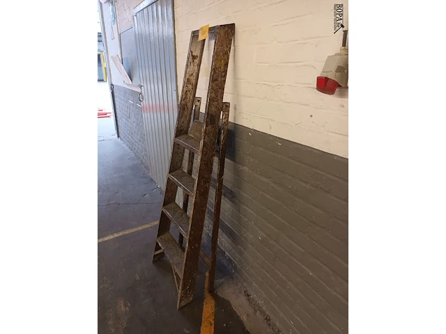 Lot 585 - trapladder - afbeelding 3 van  3