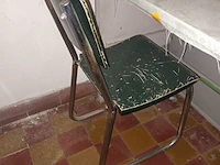 Lot 586 - werktafel en stoelen - afbeelding 4 van  4