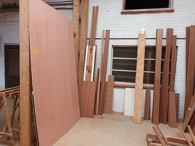 Lot 588 - lot diverse houten planken - afbeelding 2 van  4