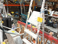Lot 59 - aluminium trapladder - afbeelding 2 van  3