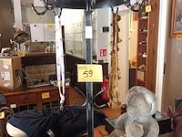 Lot 59 - ijzeren staande kapstok - afbeelding 1 van  3