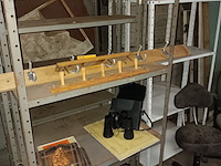 Lot 59 - kapstokken, verrekijker en brievenvakje - afbeelding 1 van  5