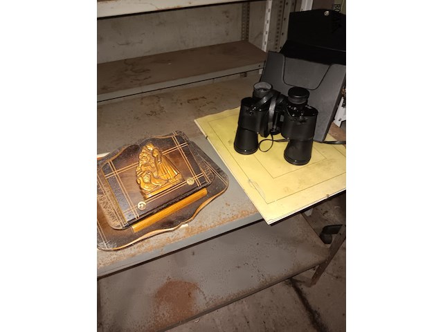 Lot 59 - kapstokken, verrekijker en brievenvakje - afbeelding 4 van  5