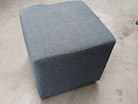 Lot 59 - kubus zitpoef. 4 stuks - afbeelding 1 van  3
