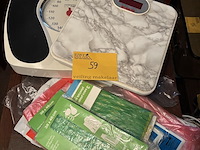 Lot 59 - plastic zakjes en personenweegschaal, 2 stuks - afbeelding 1 van  3