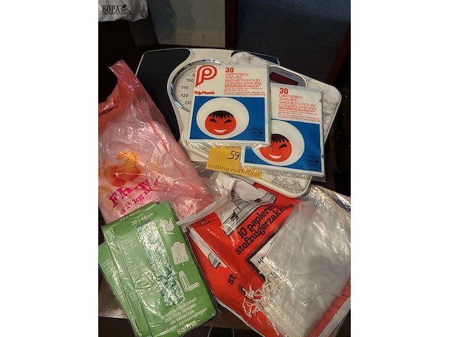 Lot 59 - plastic zakjes en personenweegschaal, 2 stuks - afbeelding 3 van  3