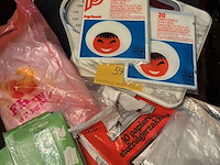 Lot 59 - plastic zakjes en personenweegschaal, 2 stuks - afbeelding 3 van  3