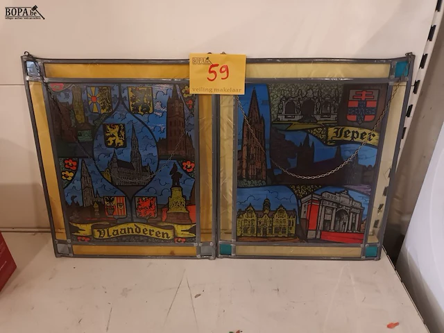 Lot 59 - raamdecoratie. 2 stuks - afbeelding 1 van  2