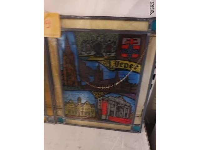 Lot 59 - raamdecoratie. 2 stuks - afbeelding 2 van  2