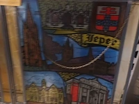 Lot 59 - raamdecoratie. 2 stuks - afbeelding 2 van  2