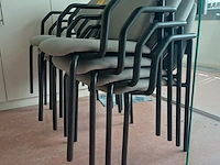 Lot 59 - stapelbare vergaderstoel. 8 stuks - afbeelding 2 van  4