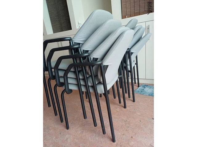 Lot 59 - stapelbare vergaderstoel. 8 stuks - afbeelding 3 van  4