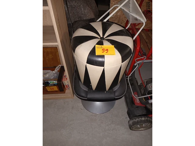 Lot 59 - voetenbank en vintage poef - afbeelding 1 van  3
