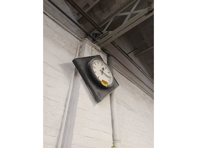 Lot 591 - fabrieksklok siemens - afbeelding 3 van  3