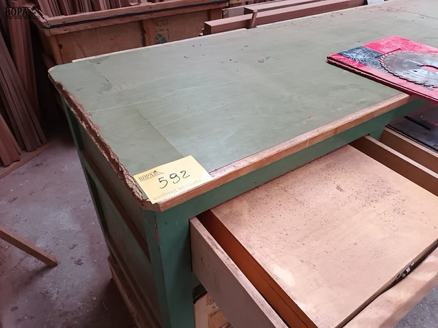 Lot 592 - houten werkbank - afbeelding 3 van  4