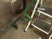Lot 596 - trapje en opstapje - afbeelding 2 van  3