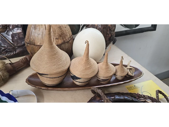 Lot 6 - afrikaanse deco en schilderij op doek get. 12 stuks - afbeelding 3 van  9